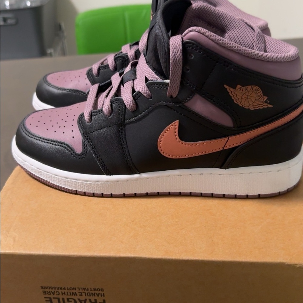 Jordan Kids Sneakers Black and Purple - Picture 3 of 7